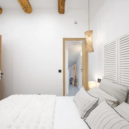 2 Pieces - Coeur De La Vieille - Eu Antibes